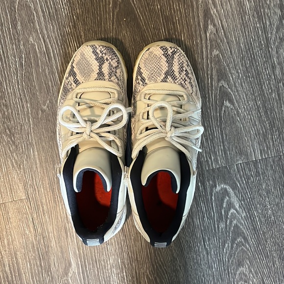 Air Jordan 11 low - Picture 2 of 6